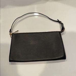AUTHENTIC LOUIS VUITTON EPI POUCHETTE